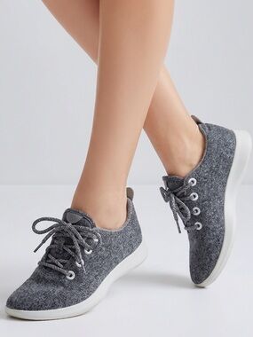 AllBirds gray‎ Laceup sneakers. Women’s merino wool runner size 9